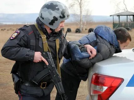 Сотруднику полиции разрешено применять специальные средства