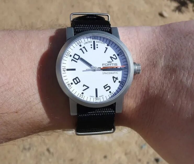 Часы блином. Fortis spacematic. fortis spacematic limited edition 623.22.15si. fortis 10. наручные часы fortis 597.22.11lf.
