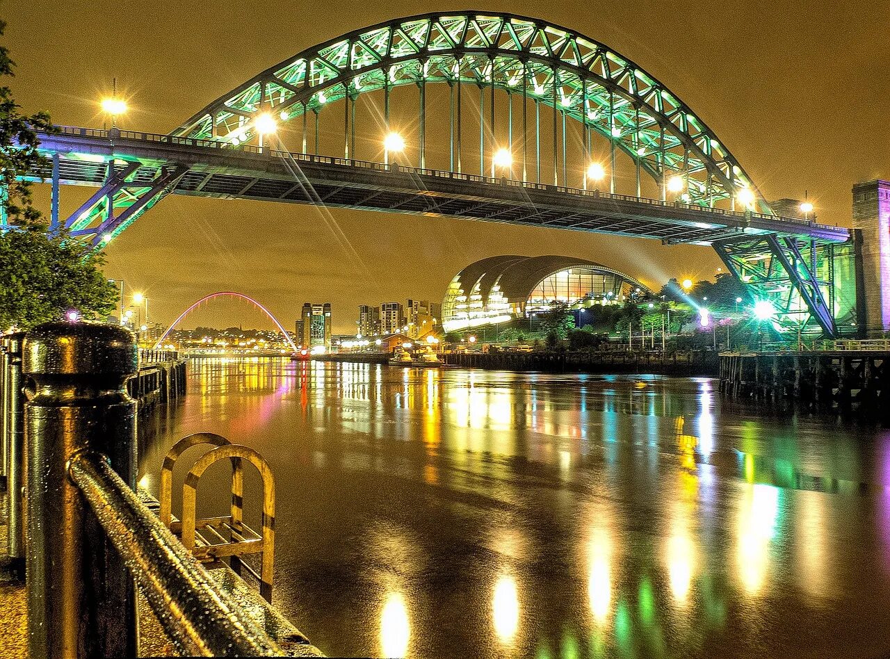 New castle. Newcastle Tyne Bridge. Мост Quayside Ньюкасл. Ночной Ньюкасл мосты. Ньюкасл-Таун город.