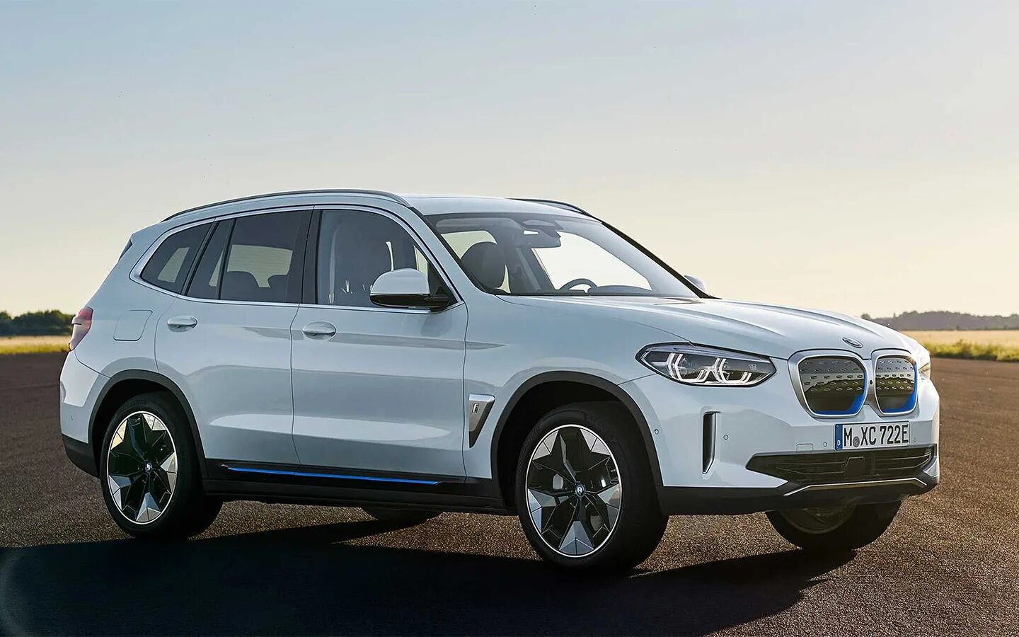 Электрическая бмв х5. Bmw x5 гибрид. Машина бмв х7. Bmw x1 f48. Бмв x5m 2015.