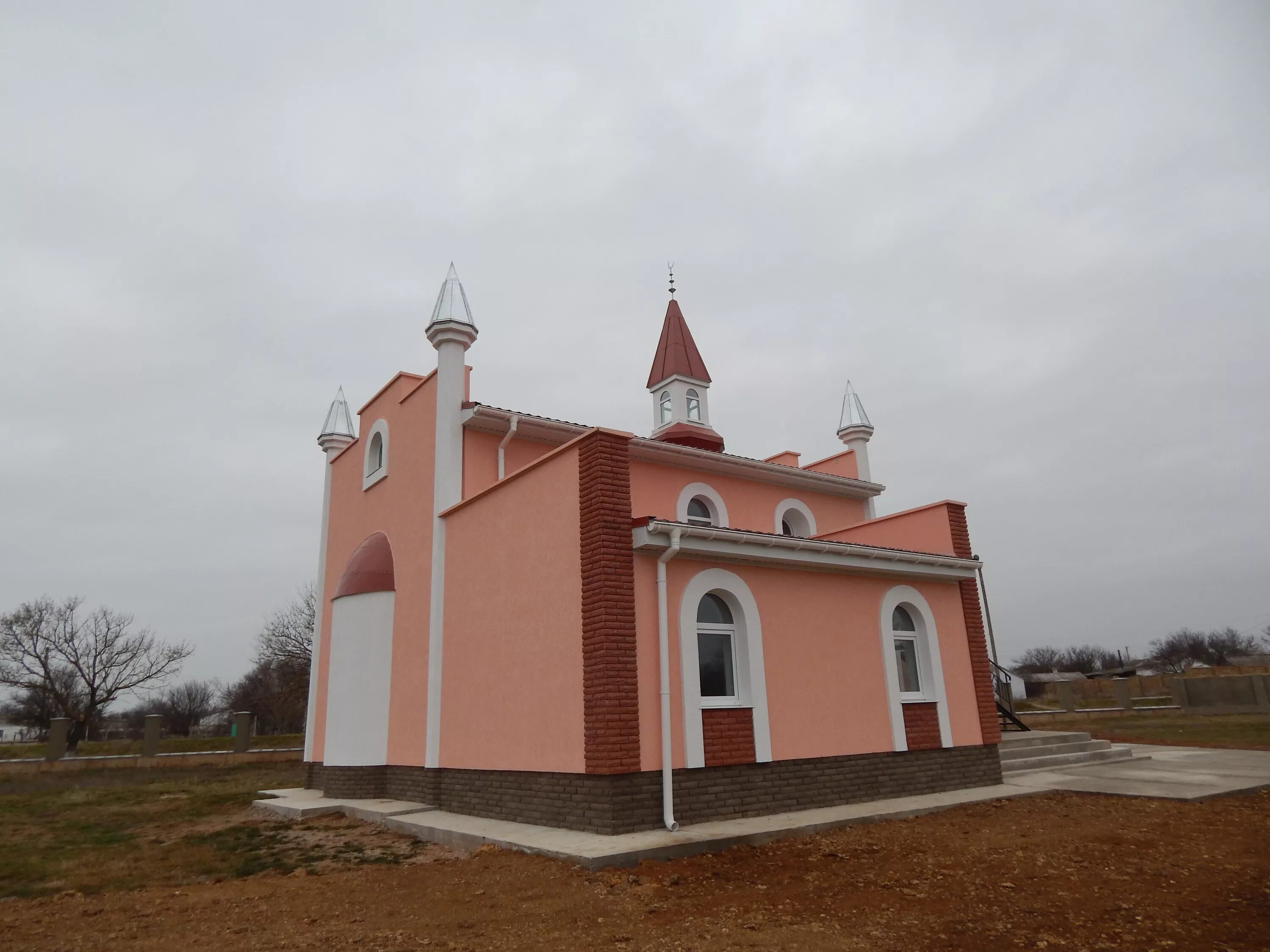 Погода ивановка сакский. Охотниково Сакский район. Журавлинская мечеть Сакского района. Село Охотниково Сакский район Крым. Храм с.Охотниково Сакского района.