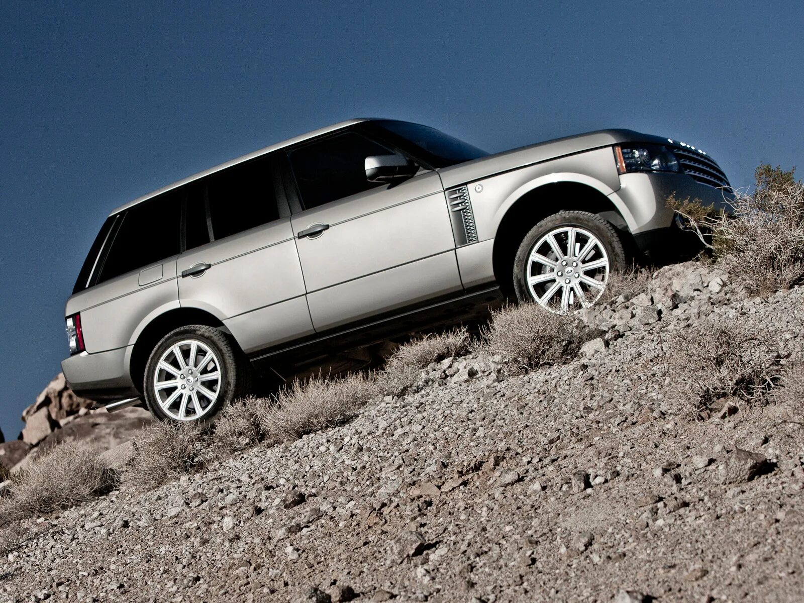 Машина рендж ровер красный. Range rover 2011. Что означает rover. Ленд ровер рендж ровер 2011. Рендж ровер 3.