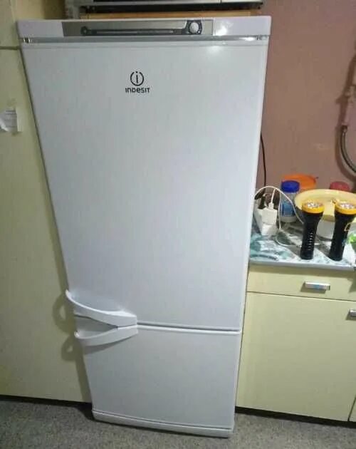 Холодильник Индезит 150 см.