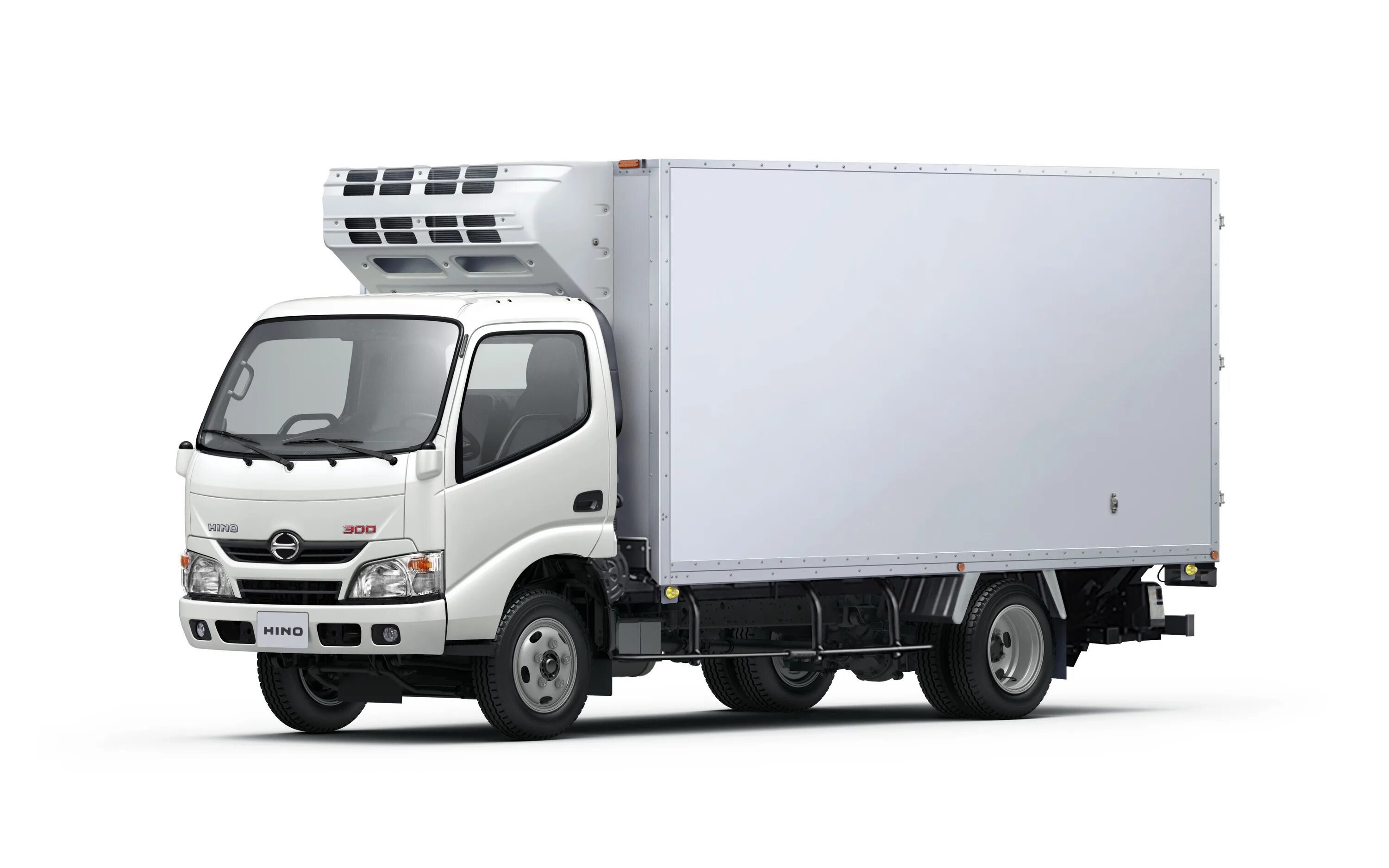 Купить грузовик категории в. Hino 300 3.5 т. Хино 300 3т. Хино 300 рефрижератор 5т. Изотермический фургон на шасси Hino 300.