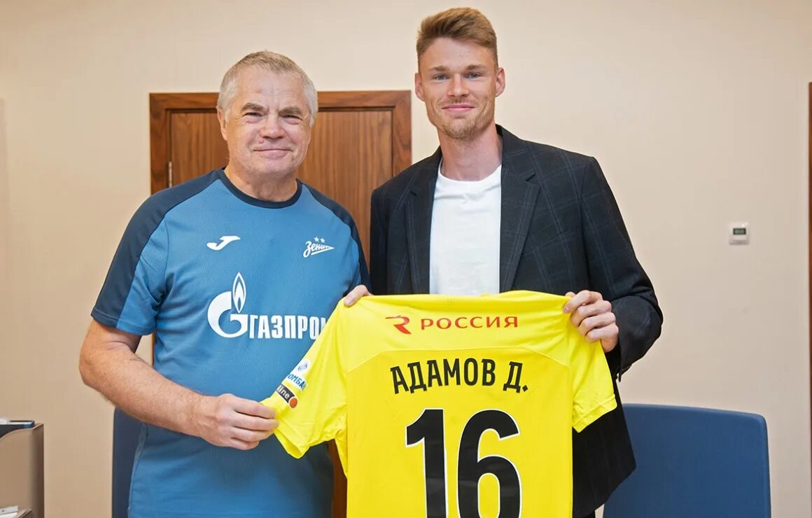 Адамов вратарь. Спорт. футбольный вратарь.