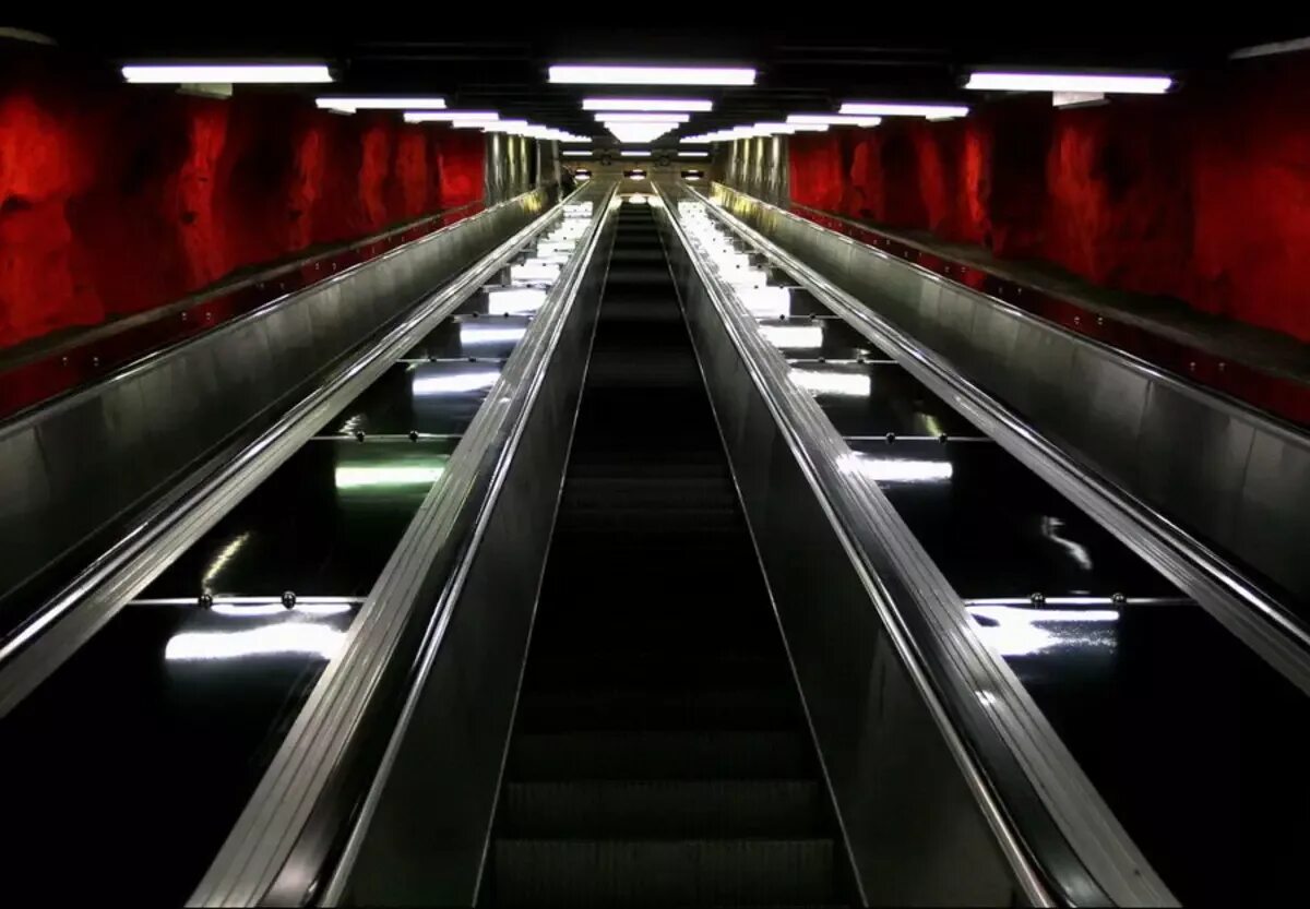 Стиль метрополитен. Метро Стокгольма. Эскалатор в Стокгольме. Стокгольмский метрополитен. Шведское метро.