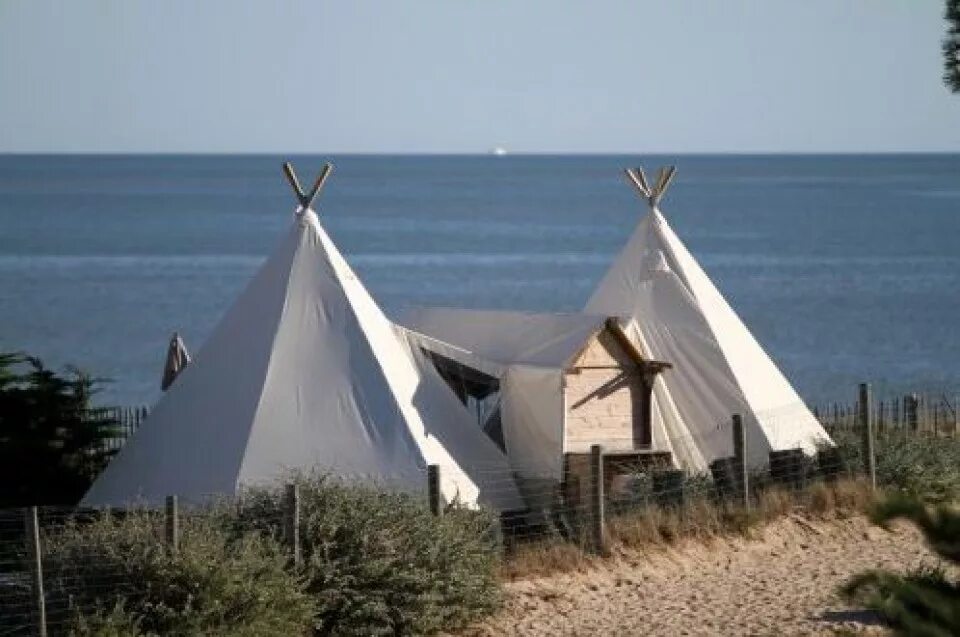 Типи глэмпинг. Глэмпинг Tipi Camp. Глэмпинг Tipi Camp, Севастополь. Глэмпинг на Халактырском пляже. Типы хат