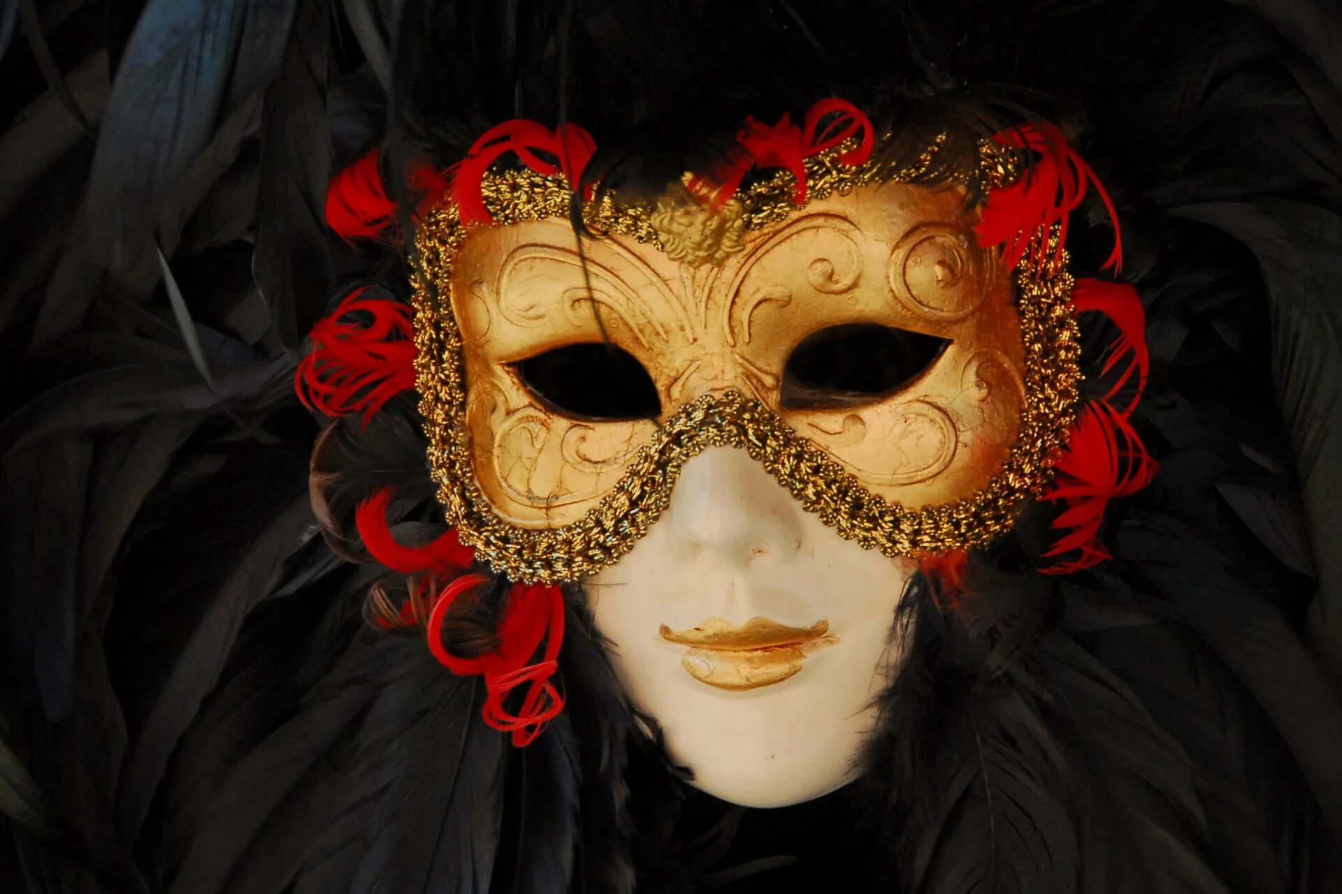 Девушка в новогодней маске. Маскарад masquerade. Девушка в маскарадной маске. Девушка в театральной маске. Венецианский карнавал винтаж.