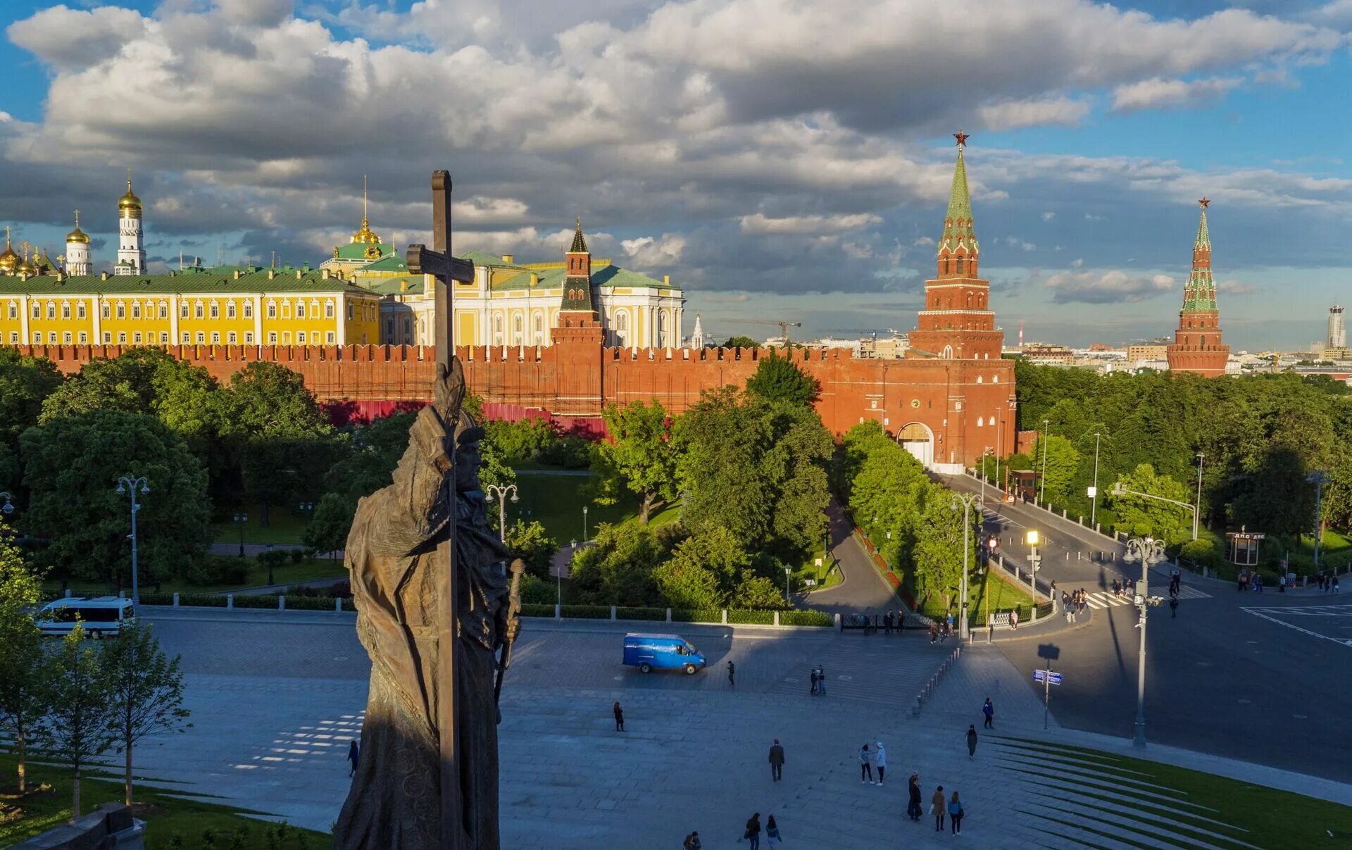 Кремль боровицкий холм. Боровицкий холм Московского Кремля. Боровицкая башня Московского Кремля. Москва Кремль на Боровицком Холме. Москва Кремль Боровицкая площадь.