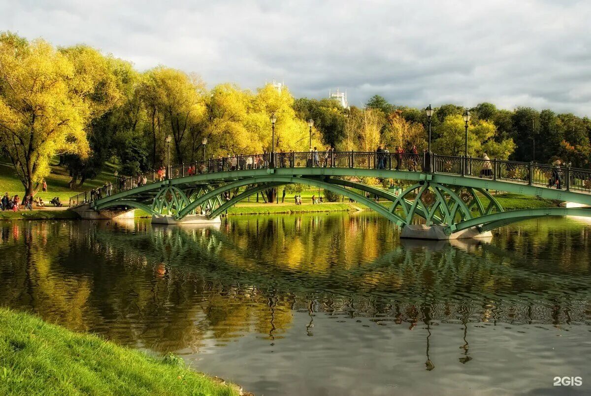 Парк Царицыно. Царицынский парк. Пейзажный парк Царицыно. Царицыно музей-заповедник пруд. Красивые места в москве весной