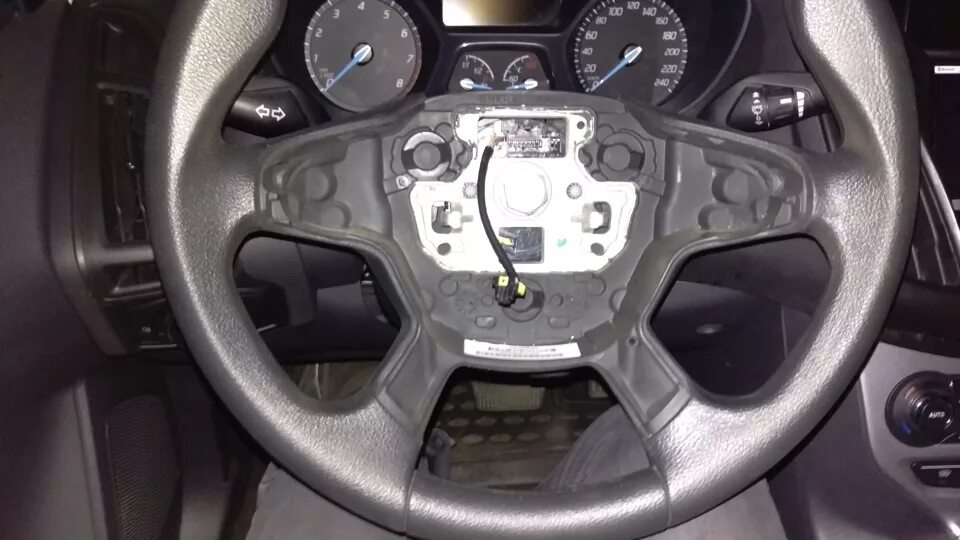 Как снять руль focus 3 Замена рулевого колеса Ford Focus I Sedan, 1,8 л, 2003 года стайлинг DRIVE2