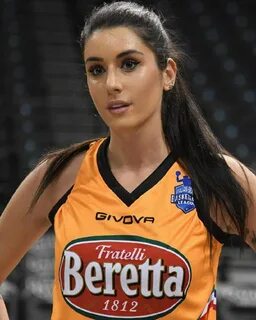 9 Pesona Valentina Vignali, Pemain Basket Italia yang Eksotis Abis.