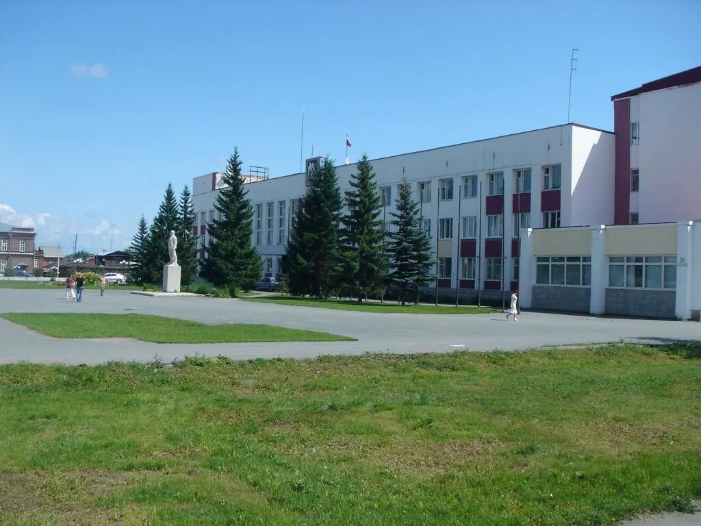 Автовокзал красноуфимск. Красноуфимск автовокзал летом. Автовокзал г красноуфимск. Красноуфимск свердловская область население. Автостанция березовский свердловская область.