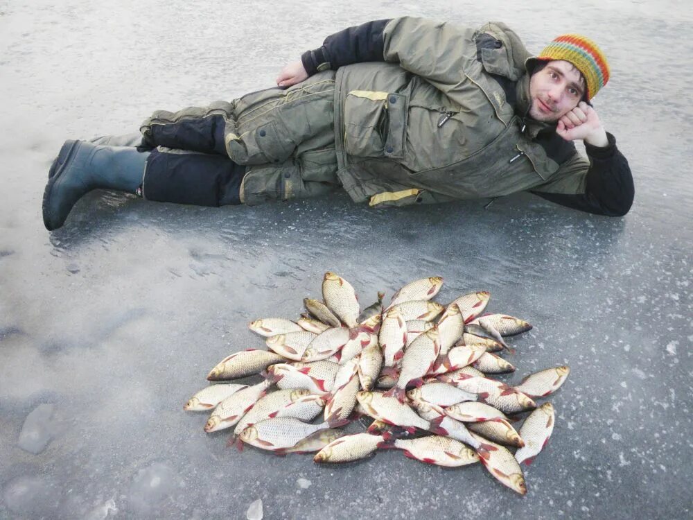 Рыбалка в ленинградской области на ладоге. Зимняя рыбалка на Ладоге. Рыбалка на Ладоге зимой. Рыбаки зимой на финском заливе. Зимняя рыбалка на Ладожском озере.