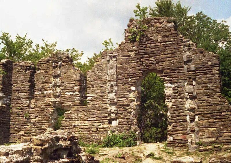 Византийский храм в лоо. Византийский храм в лоо. Лооский храм. Лооский храм лоо. Лооский храм.
