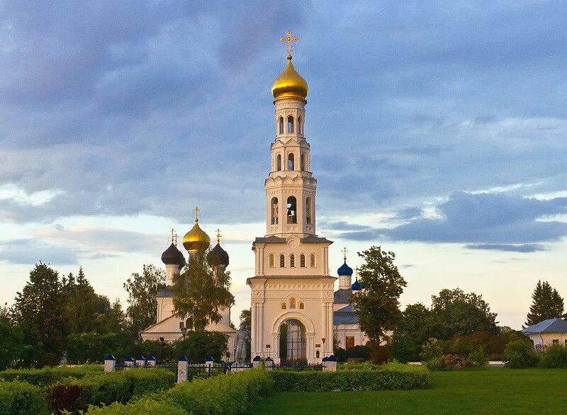 завидово церковь успения пресвятой богородицы. храмовый комплекс завидово тверская область. завидово тверь храмы. село завидово. церковь в завидово тверская область.