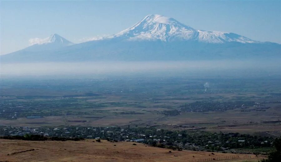 Арарат гора чья территория. Гора арарат и араратская долина. село арарат армения. арарат гора ерасх. гора арарат из нахичевани.