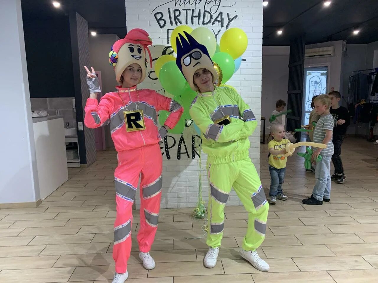 Аниматоры радужные друзья. Аниматоры роблокс. М аниматоа. Аниматор роблокс на день рождения. Аниматоры роблокс.