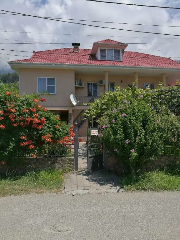 Абазгаа 53/3 гагра. Отель лучезарный гагра. Гагра жилье. Абхазия посуточно жилье. Отзывы жилье гагра.