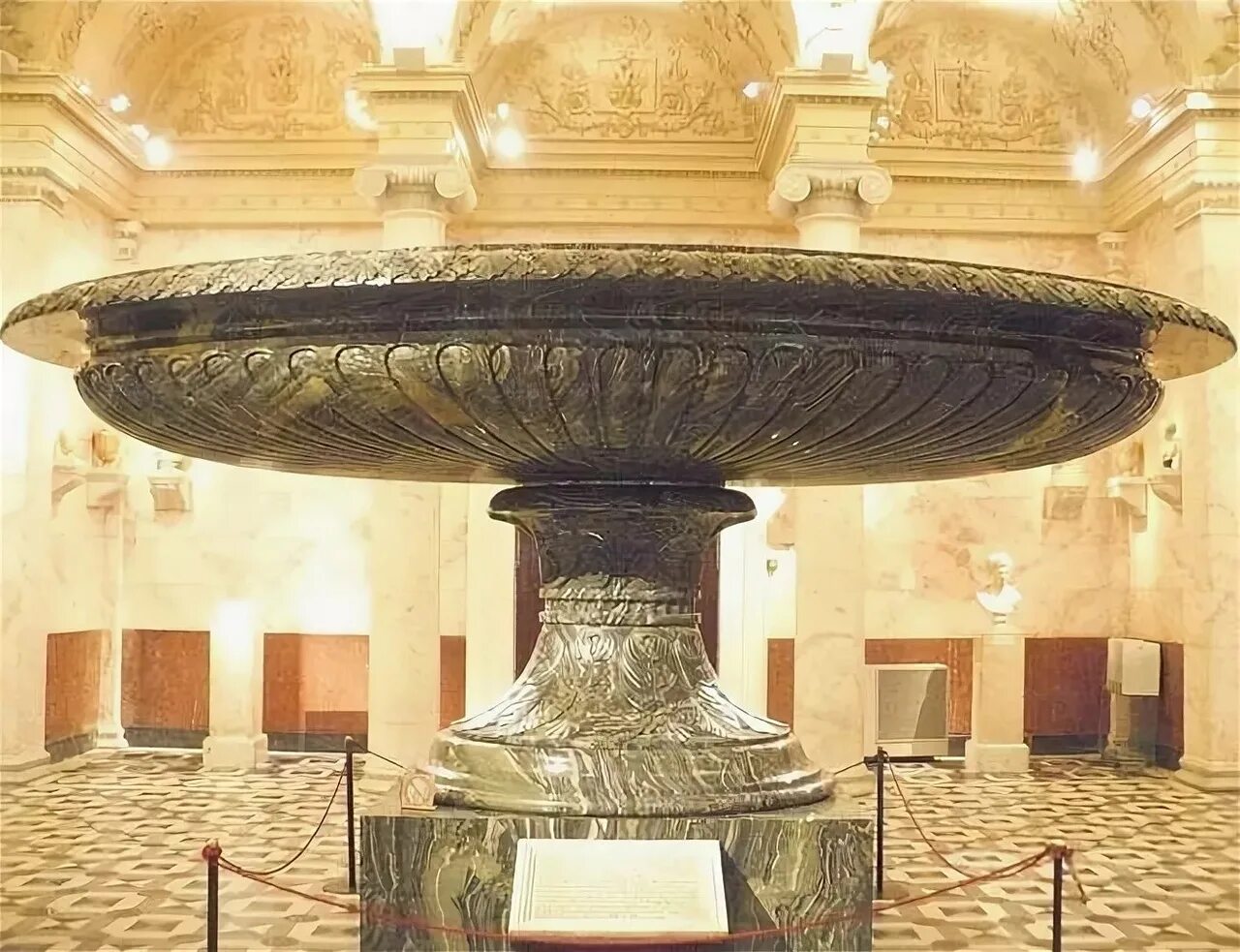 Колыванская ваза. Колыванская ваза. Колыванская чаша в эрмитаже. Колыванская чаша в эрмитаже. Царица ваз в эрмитаже.