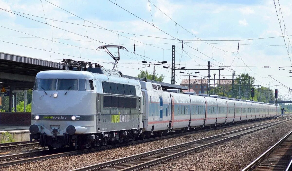 Поезд тальго. Тальго 250. talgo 350. talgo 250 стриж. поезд talgo 250.