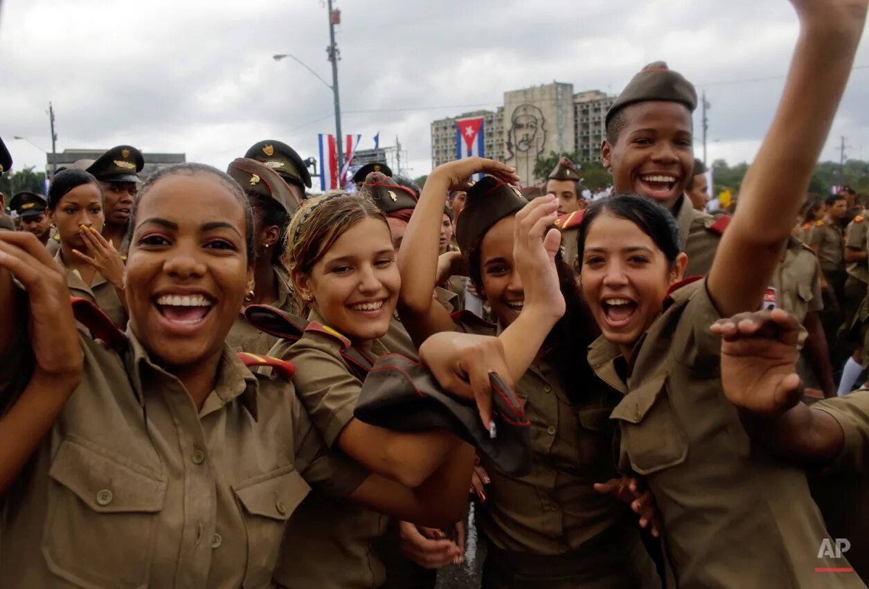 Женщины в кубинской армии. Военная форма кубинцев. Армия Кубы. Кубинские военнослужащие.