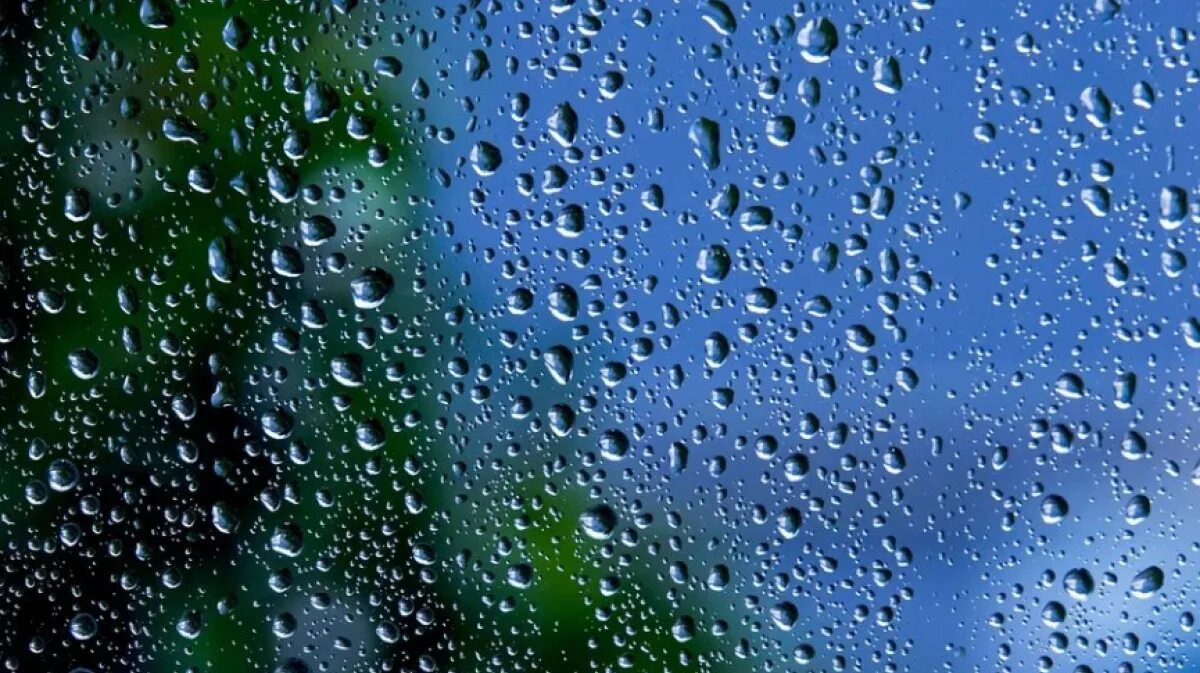 Капли дождя на стекле. Дождь в окне. Дождь за окном фото. Капли на стекле. Капли дождя на окне.