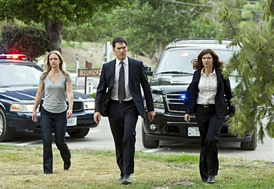 девушки и машины новые. джузеппе монтелло мыслить как преступник. любимый автомобиль. Fbi машины. молодой агент фбр.