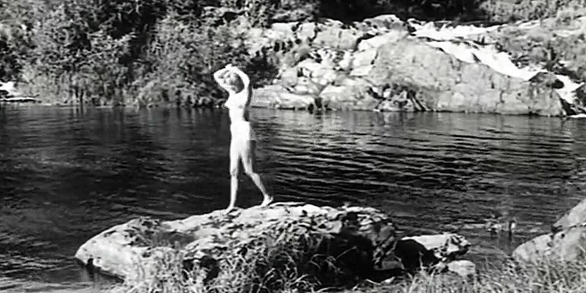 Обнаженная Елена Коренева Выходит Из Воды – Сибириада (1978)