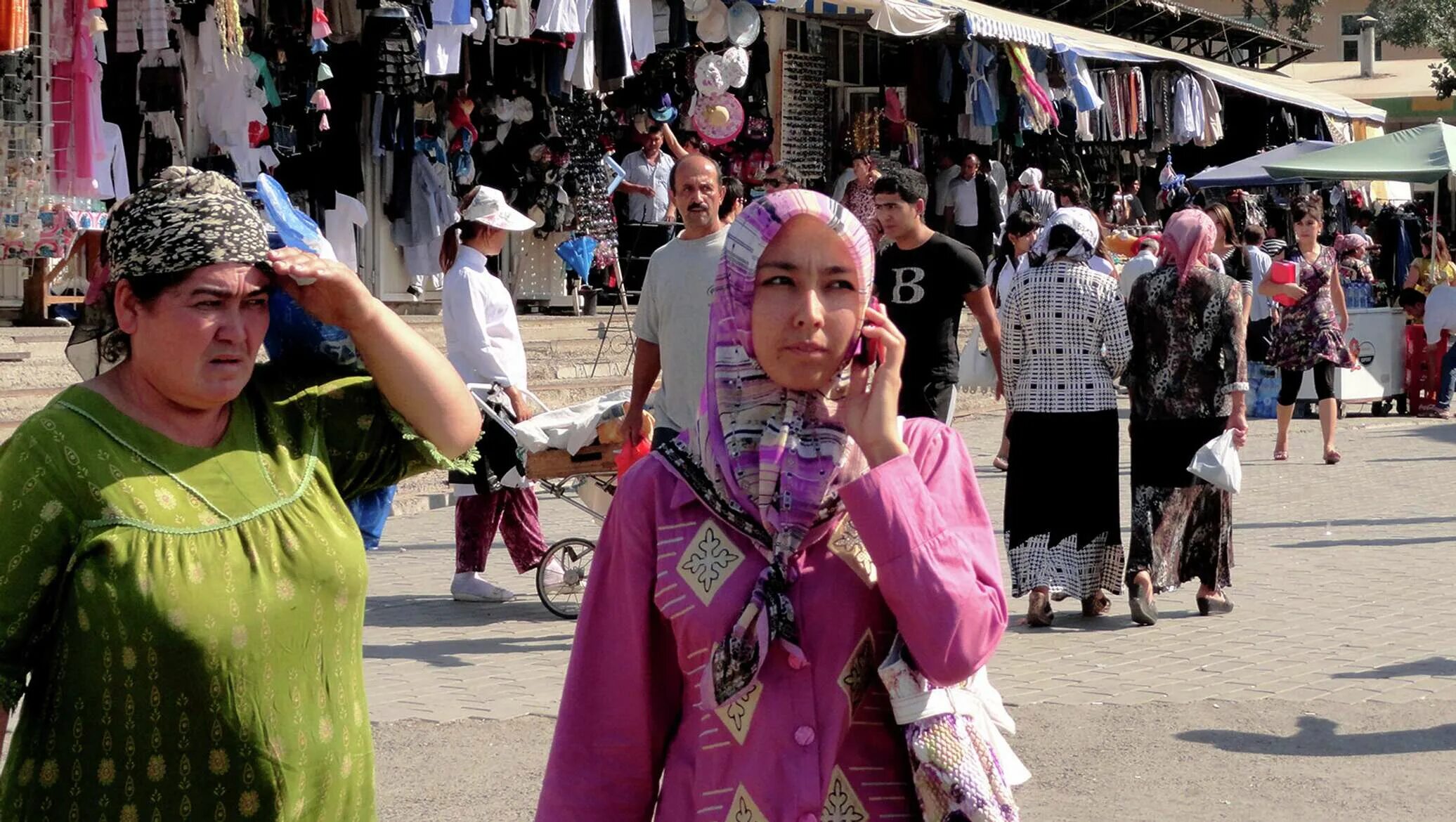 Таджик на рынке. Таджикские женщины. Узбекские женщины. Таджички на рынке. Узбечка на рынке.