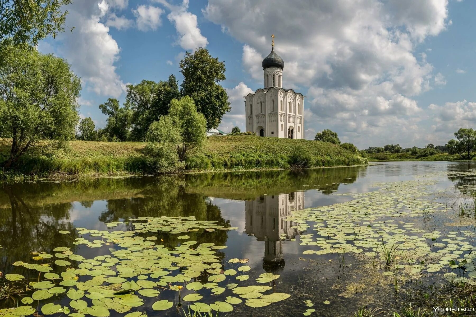 Покрова на нерли во владимире. Храм покрова на нерли описание. Храм покрова богородицы на нерли 12 век. Покрова на нерли 1165 г. Церковь покрова на нерли (1165 г.