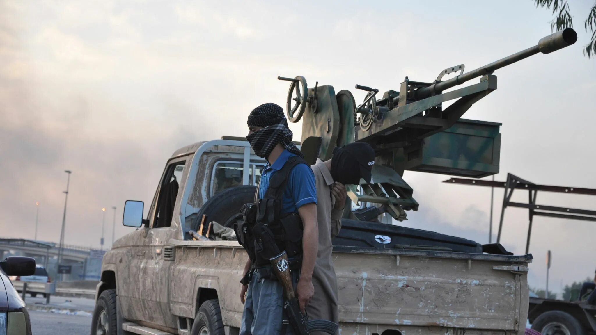 Toyota шахид мобиль. Тойота хайлюкс с пулеметом. Джихад мобиль в сирии тойота. Тойота хайлюкс в сирии. Террористы на джипе.