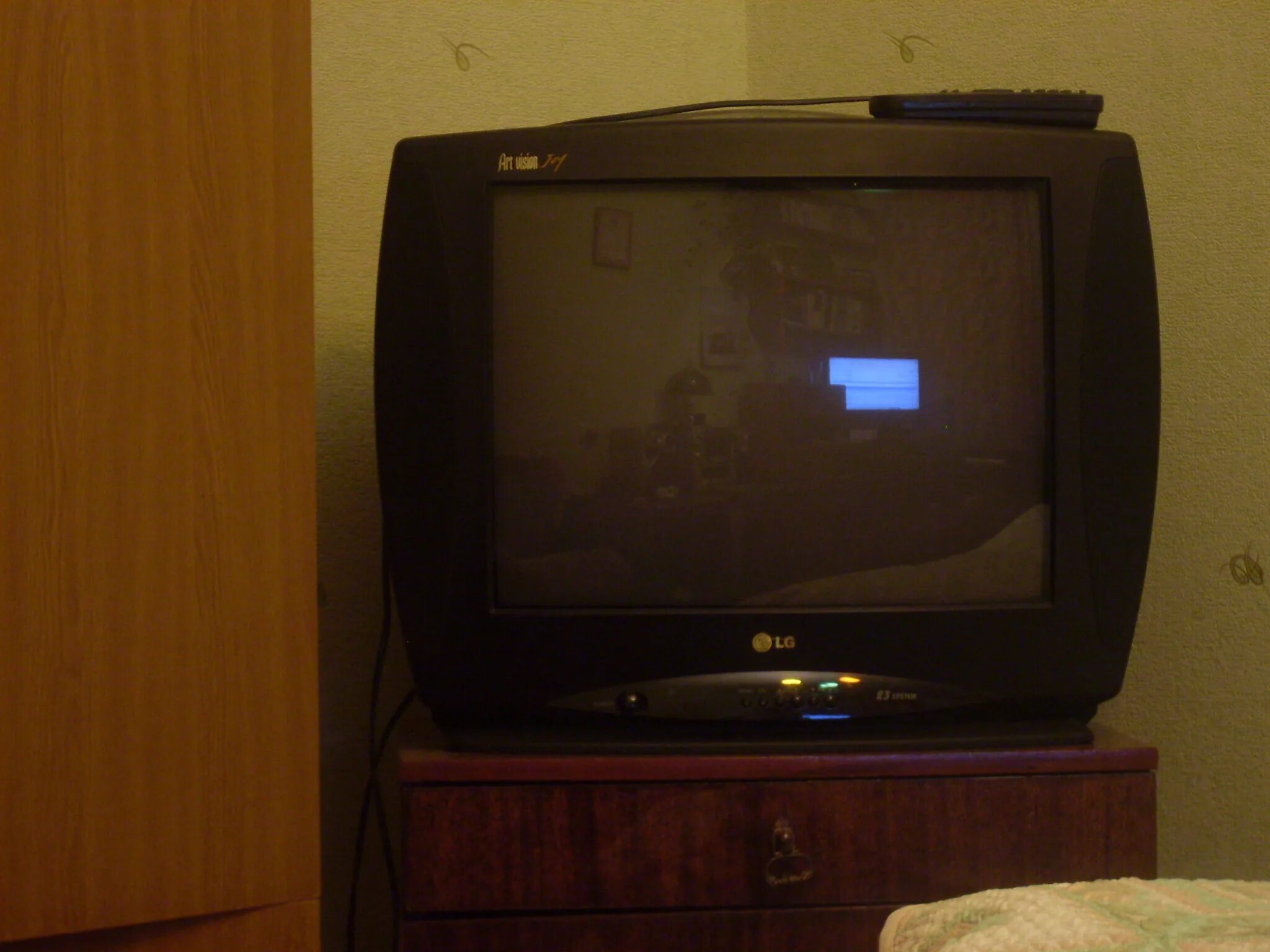 Телевизор lg старые модели. Телевизор Лджи 23 System. Кинескопный телевизор LG 23 System. Телевизор LG av stereo 23 System. Телевизор LG старый кинескопный 23 System.