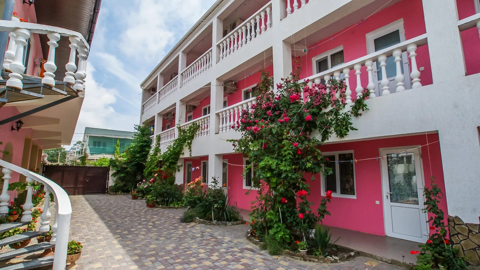 Судак раатлан гостиница. Гостевой дом янтарная судак. Снять кв на длительный срок в судаке. Судак квартиры длительно. Судак переулок солнечный 16 дом.