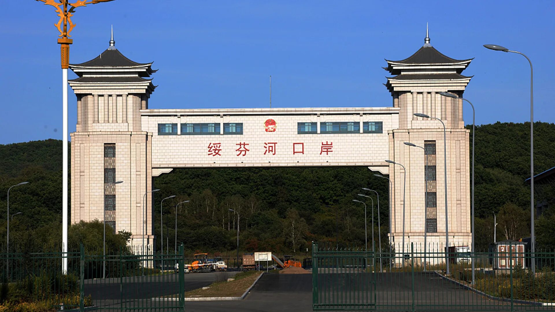 Suifenhe rural commercial bank. Суйфэньхэ, Хэйлунцзян. Город Суйфэньхэ в Китае. Суйфэньхэ провинция Хэйлунцзян. Погранпереход пограничный Суйфэньхэ.