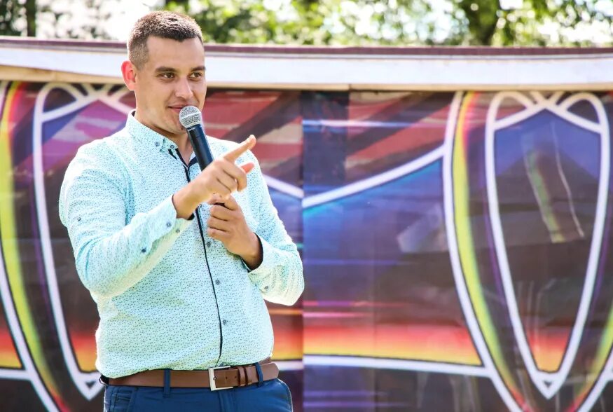 Алмаз мирзаянов дата. Мир алмазы. Татарский певец алмаз мирзаянов. Татарский певец и комик с большими бровями. Братья мирзаяны.