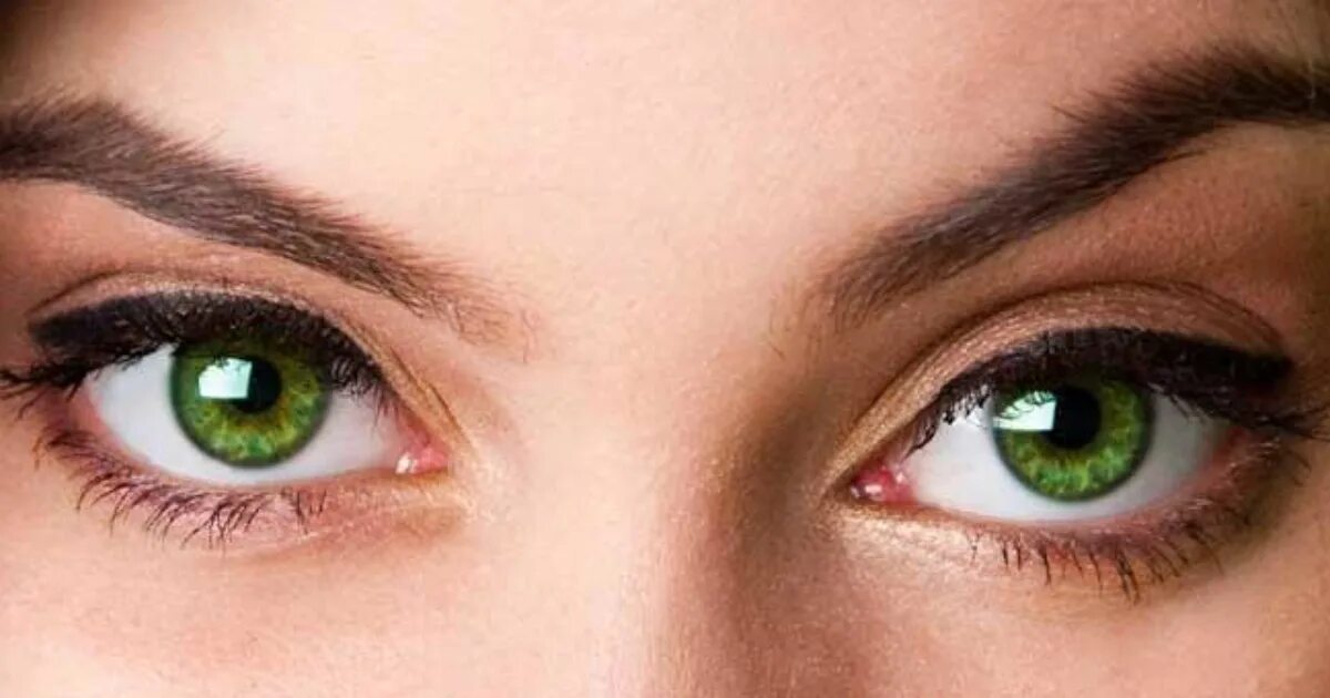 Красивые зеленые глаза. Изумрудно зеленые глаза. Изумрудно зеленый цвет глаз. Яркие глаза.