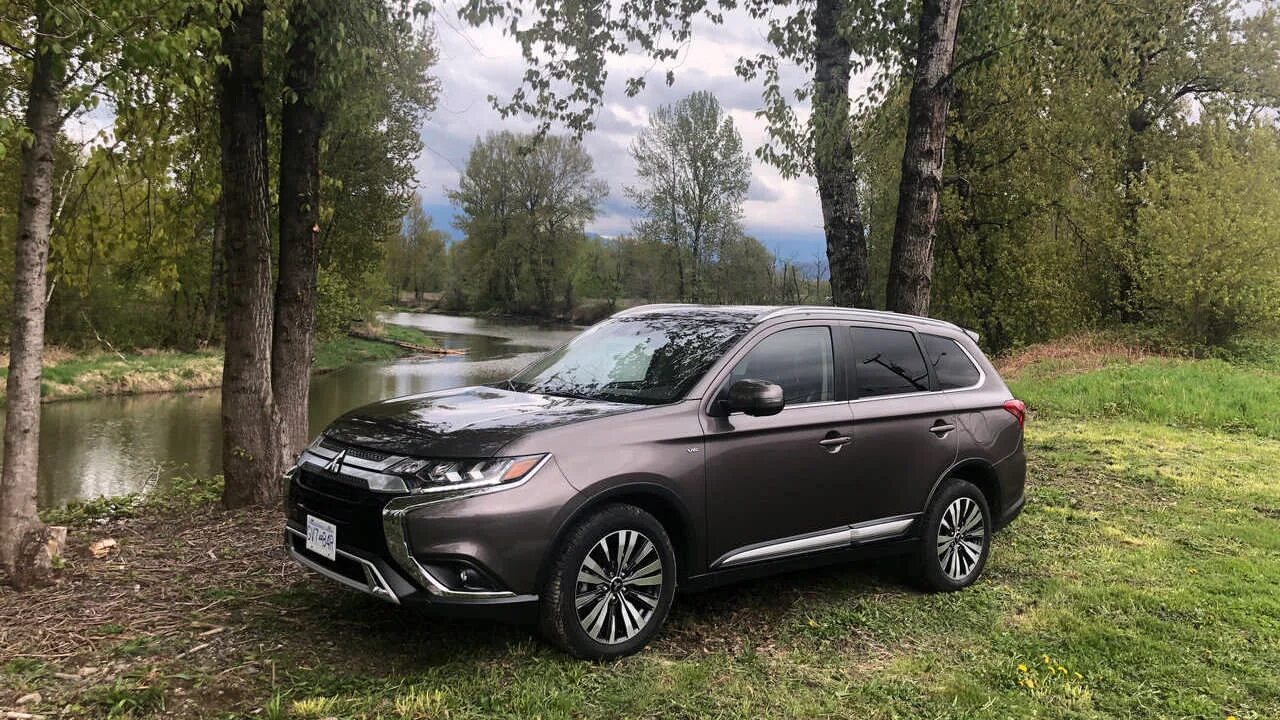 Mitsubishi outlander отзывы владельцев. Mitsubishi Outlander 2019. Мицубиси Аутлендер 2019. Mitsubishi Outlander gt 2020 черный. Митсубиси Аутлендер 2022 черный.