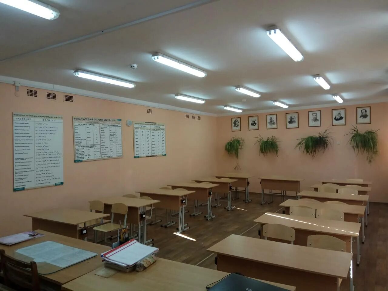 Современный кабинет физики в школе. Оснащение современной школы. Русская школа. Современный школьный кабинет. Физика в современной школе.