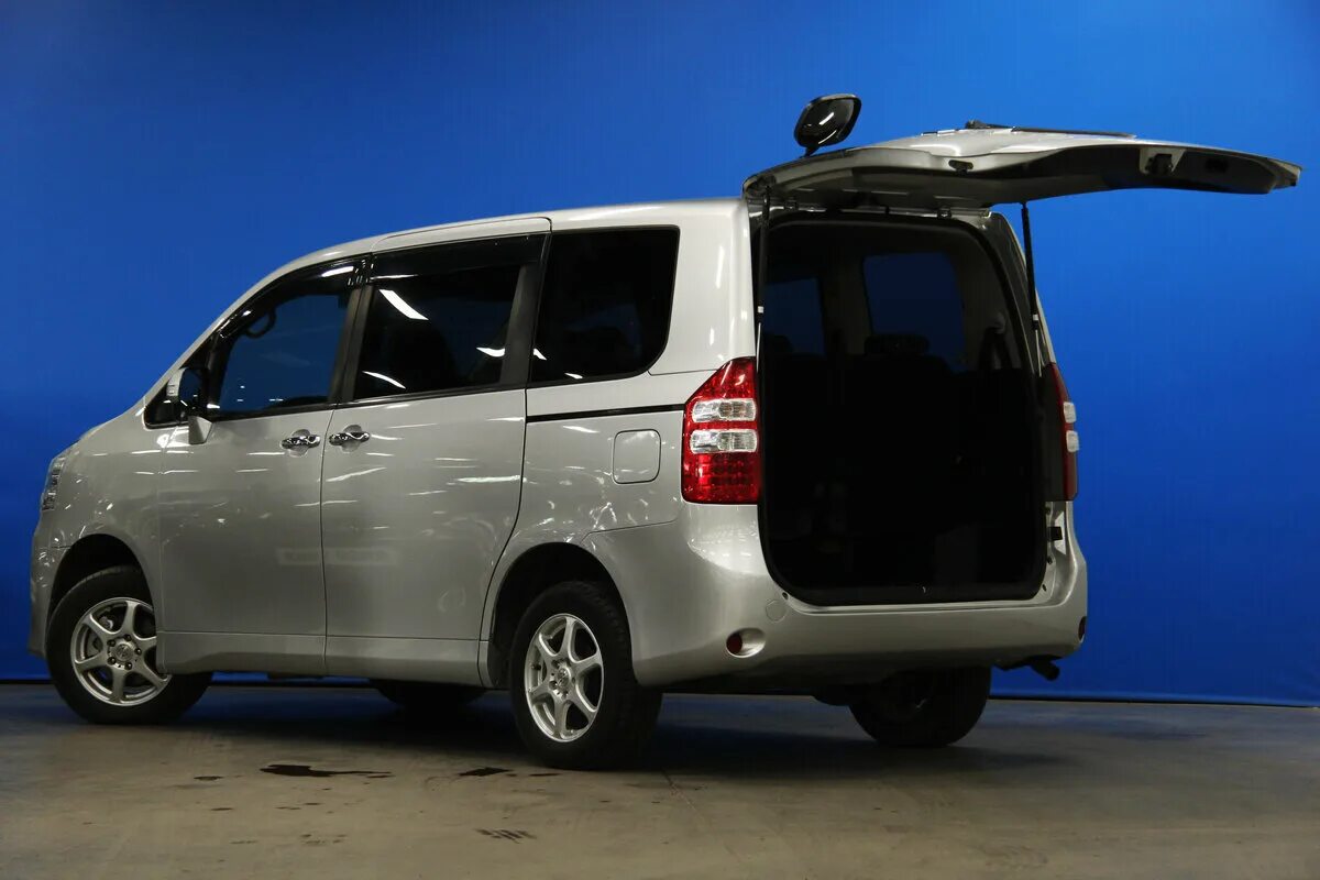 тойота ноах 2010 год. тойота ноах 2010 красноярск. Toyota noah, 2010 год. Toyota noah r70.