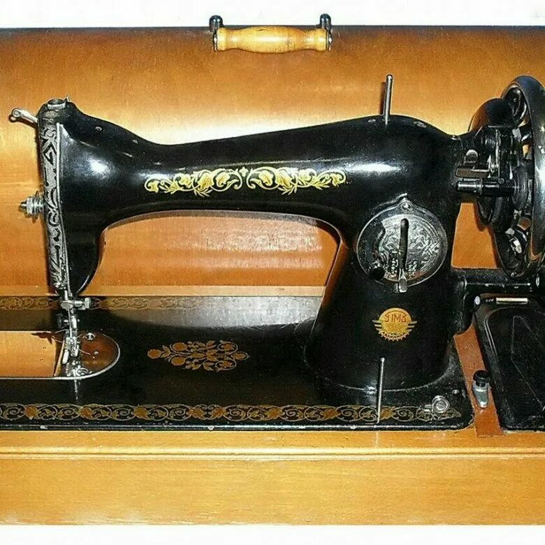 Продать швейную машинку подольск. Швейная машина. Ручная швейная машинка. Механическая швейная машинка. Подольская швейная машинка ручная.