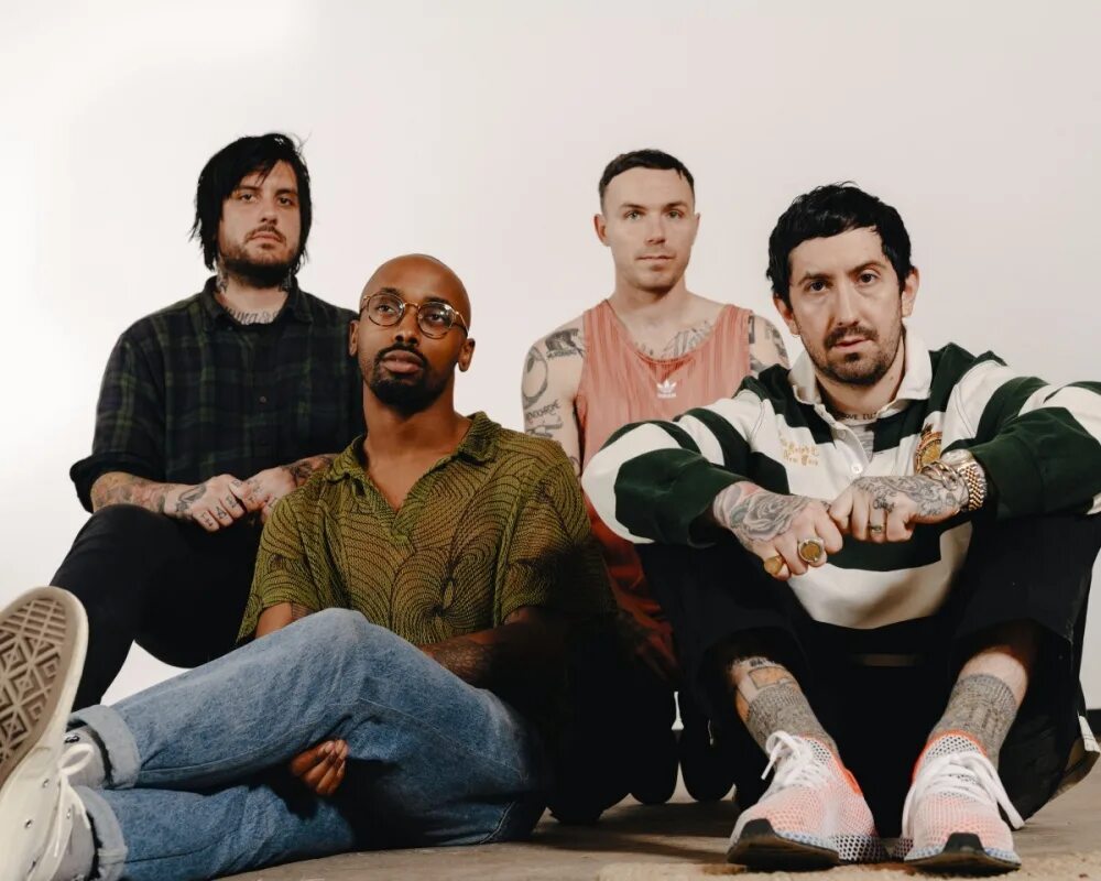 Группа nothing but thieves. Nothing but thieves фото. Nothing but thieves album. Nothing group. Dominic palermo nothing band.