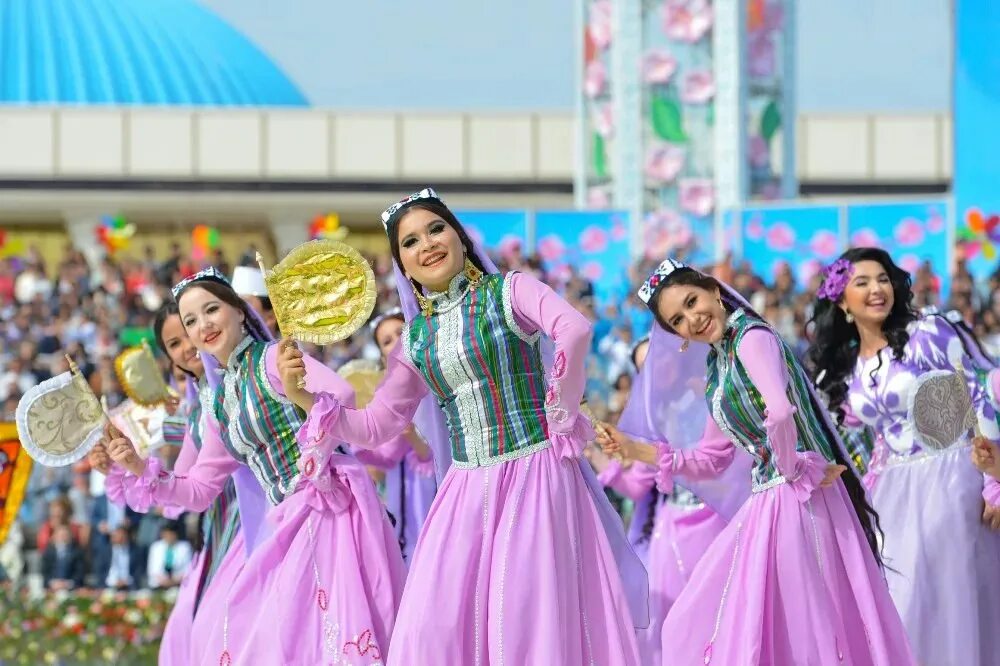 Navroz rasmlar. Navro`z Узбекистан. Ташкент Мустакиллик байрами. Ансамбль Навруз Узбекистан. Ансамбль Бахор Узбекистан.