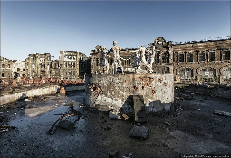 Разрушенные по данным. Разрушенный город после войны Волгоград. Сталинградская битва руины города. Разрушенный Сталинград ВОВ. Разрушенный город Сталинград.