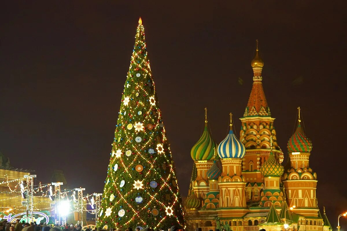 Моссква. Елка в Москве на красной площади. Новогодняя елка в Москве на красной площади. Новогодняя красная площадь. Елна на красной площади.