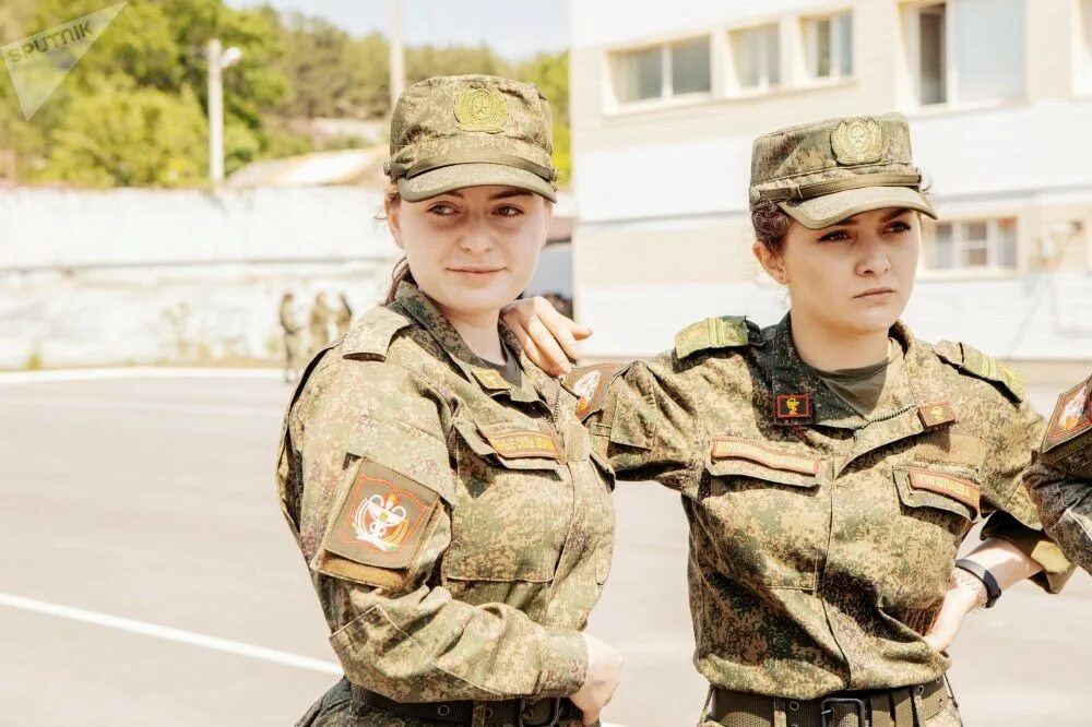 Сирийка форма. Военная форма южной осетии. армия южной осетии девушки. армия южной осетии форма. осетинки в армии.
