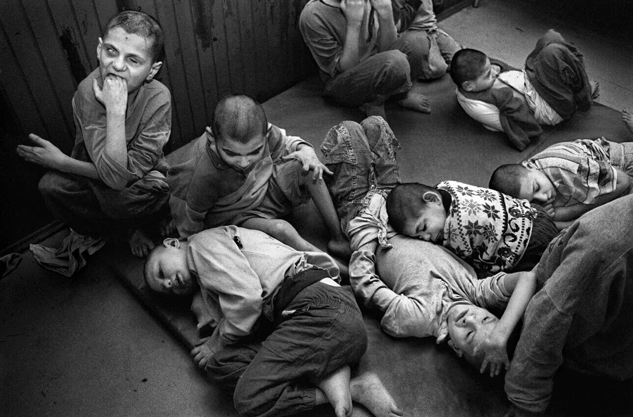 дети психически больных людей. психиатрическая больница. льюис хайн психиатрическая лечебница. дети с психическими отклонениями. дети психически больных людей.