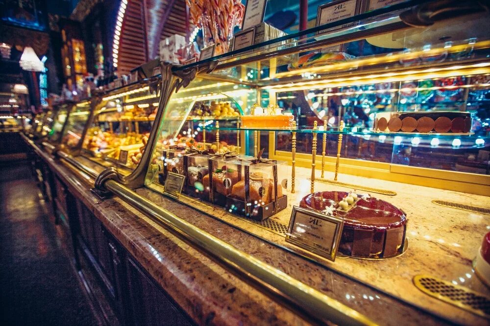 Дом купцов елисеевых в санкт-петербурге магазин. Елисеевский гастроном в москве. Дом торгового товарищества «братья елисеевы». Экскурсия в елисеевский в санкт петербурге. Елисеевский в питере.