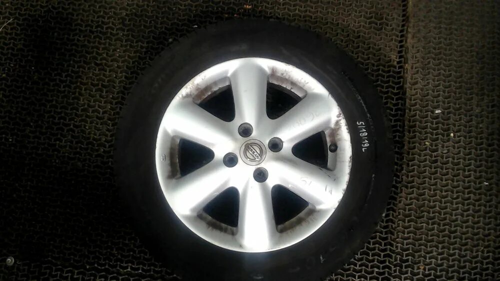 Колесный диск r15 nissan note. Nissan note e11 r16. Диски nissan note e11. Диск литой для nissan note e11 2008 оригинал. Диски nissan note e11.