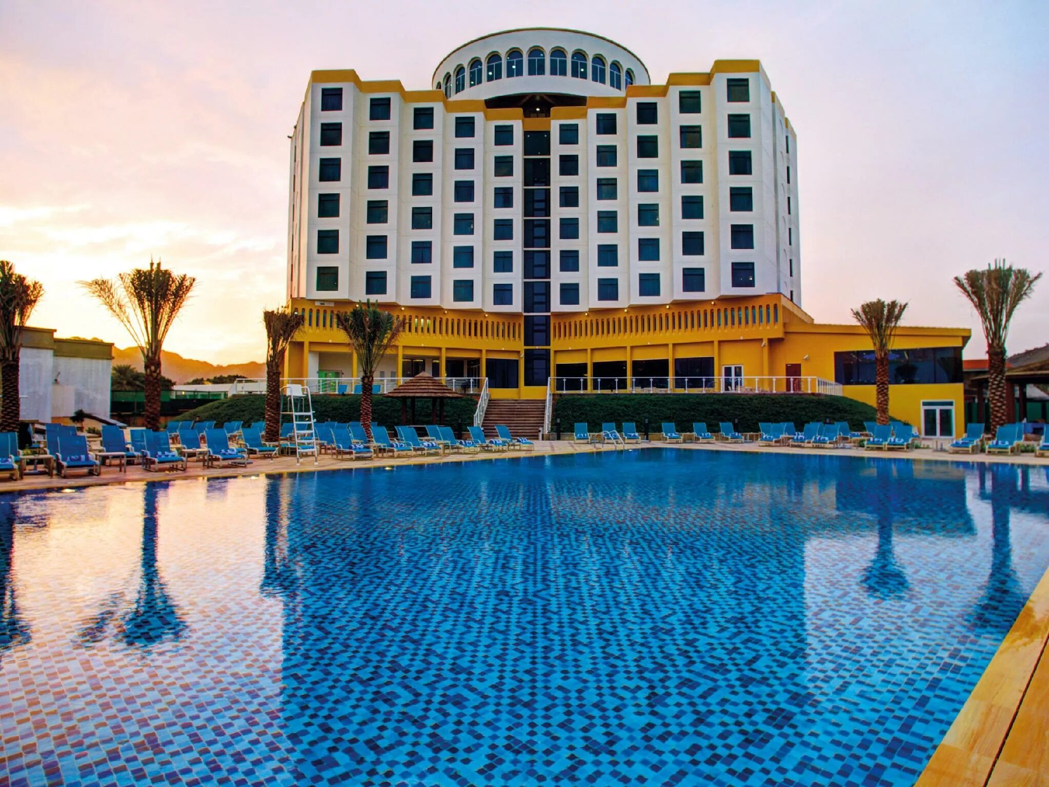 Отель oceanic khorfakkan resort spa